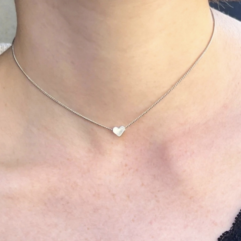 New Brandy Melville Silver Dainty Chain Choker Necklace W Tiny Heart Charm 13$